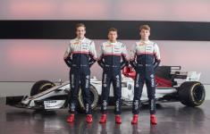 Roman Staněk jezdcem Sauber Junior teamu ..